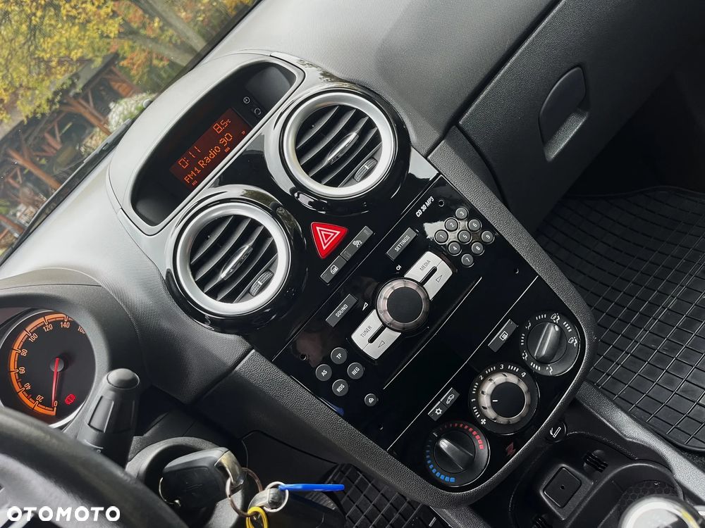 Opel Corsa 1.2 16V Cosmo - 21