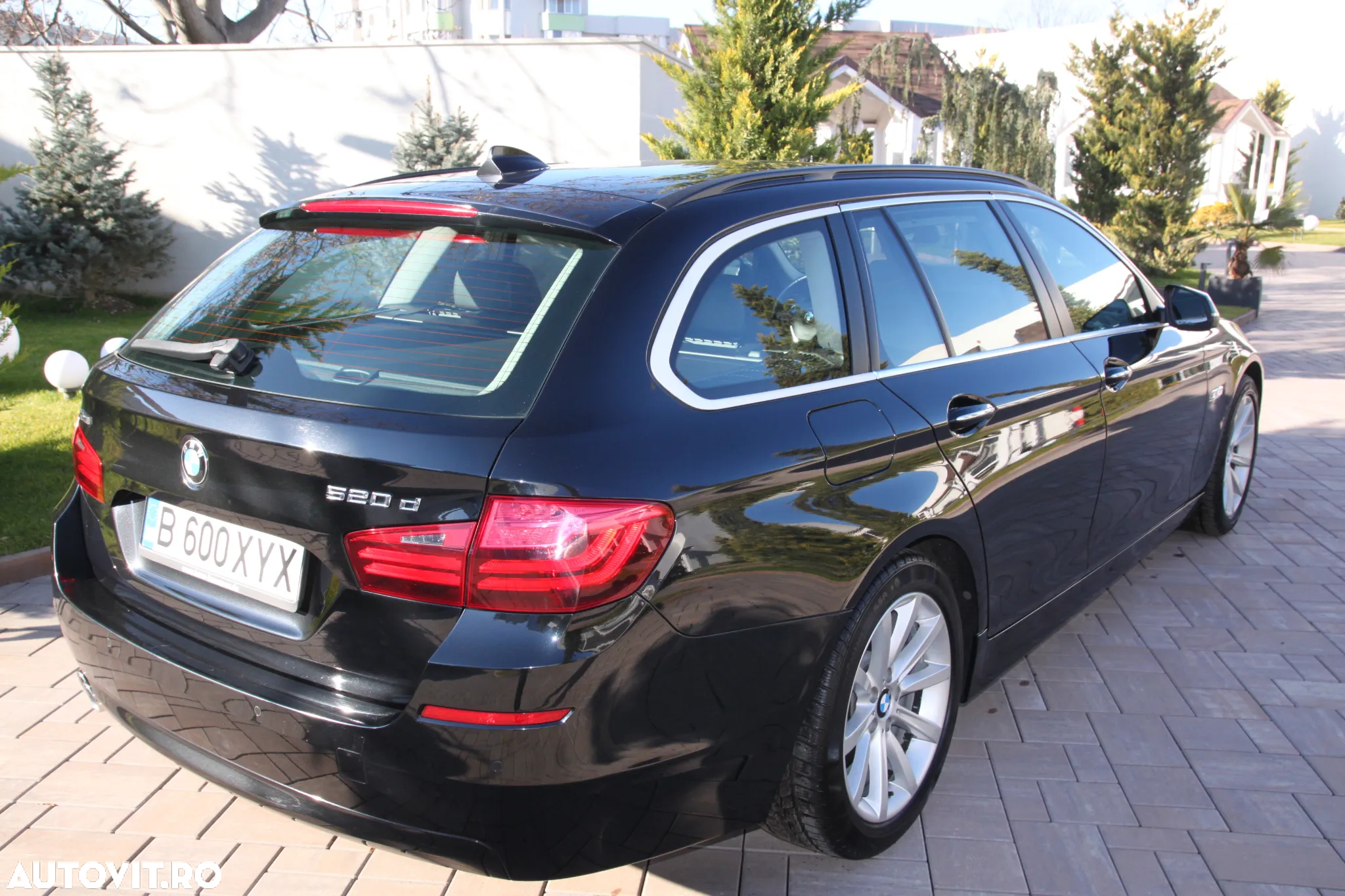 BMW Seria 5 520d xDrive - 12