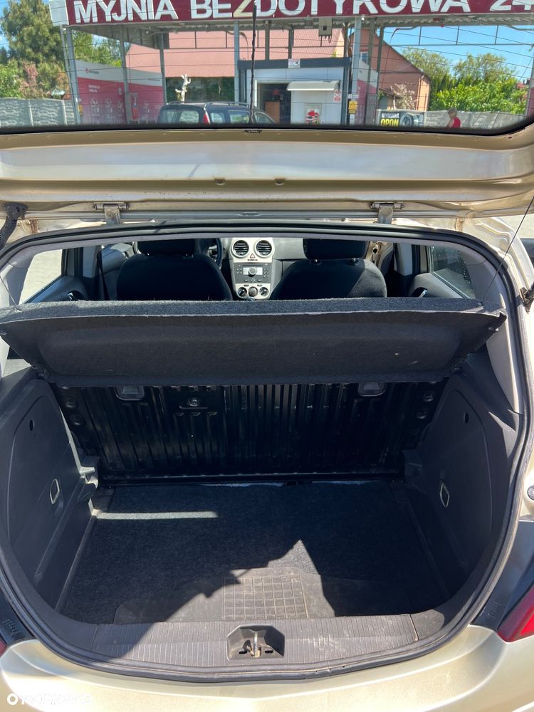 Opel Corsa 1.2 16V Essentia - 12