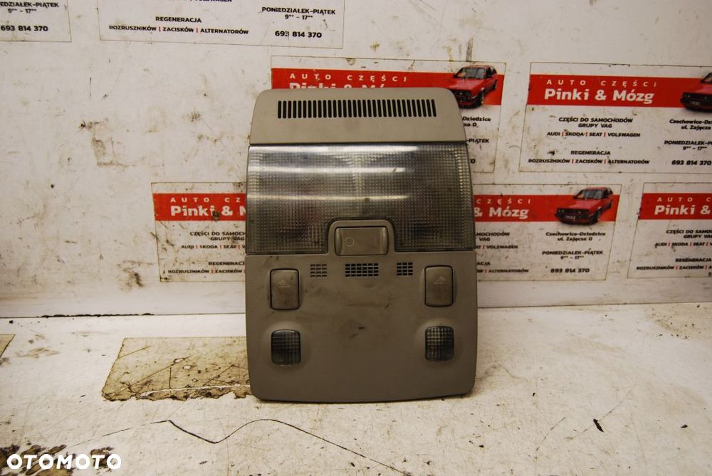 LAMPKA PODSUFITKI KABINY 8E0947135A 8E0947135E  AUDI A4 B6 B7 8E0947135 SEAT EXEO - 2