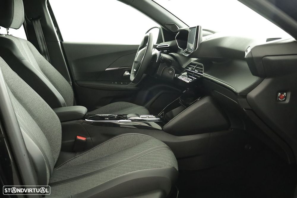 Peugeot 2008 1.2 PureTech Allure EAT8 - 24