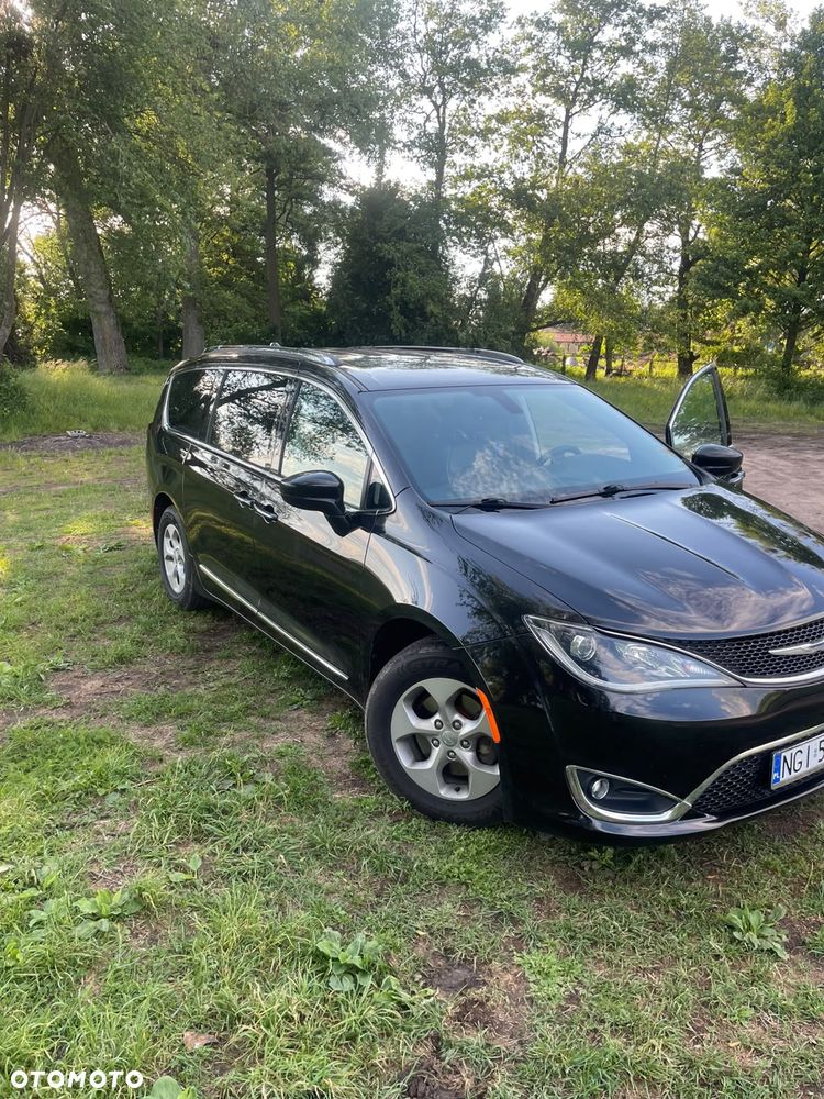 Chrysler Pacifica - 2