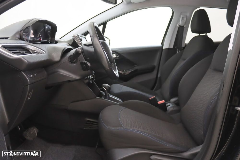 Peugeot 208 1.2 PureTech Signature EAT6 - 4