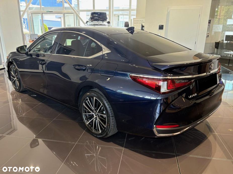 Lexus ES 300h Business Edition - 4