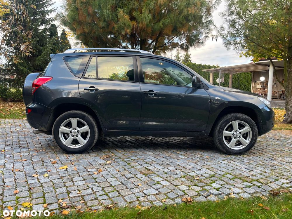 Toyota RAV4 - 6