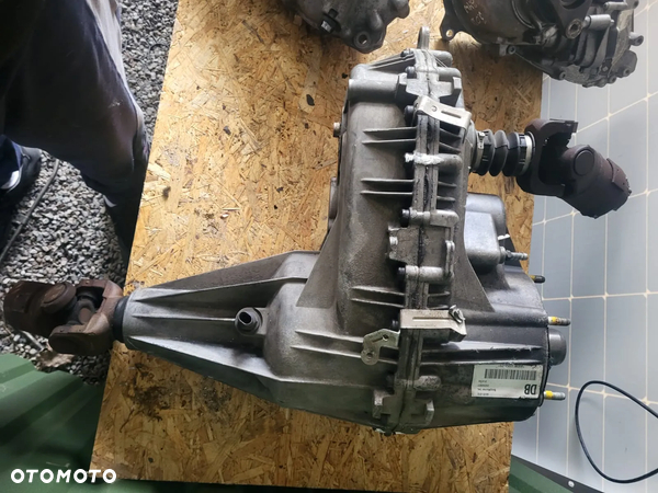 Reduktor skrzyni hummer h2 BW4484 7GM220A