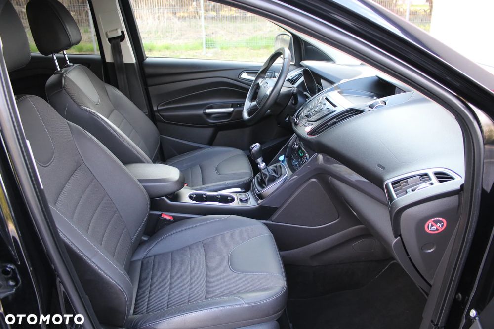 Ford Kuga 2.0 TDCi 2x4 Titanium - 24