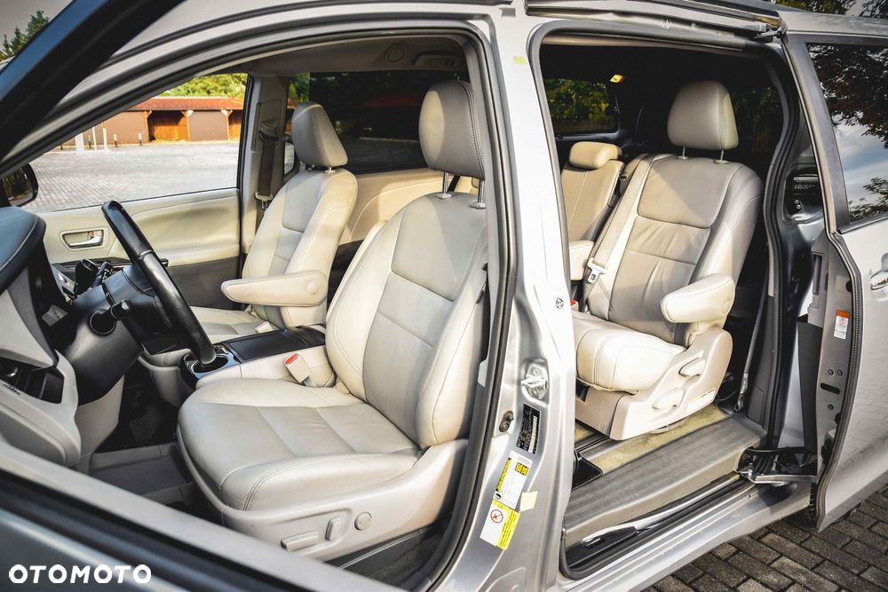 Toyota Sienna 3.5 V6 - 29