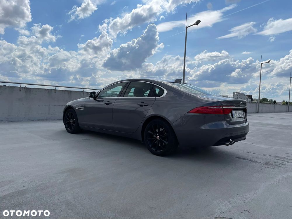 Jaguar XF 20d Prestige - 5