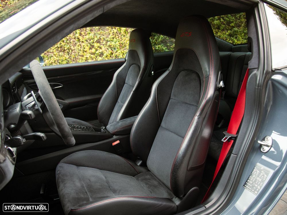 Porsche 911 (991) Carrera 4 GTS PDK - 21