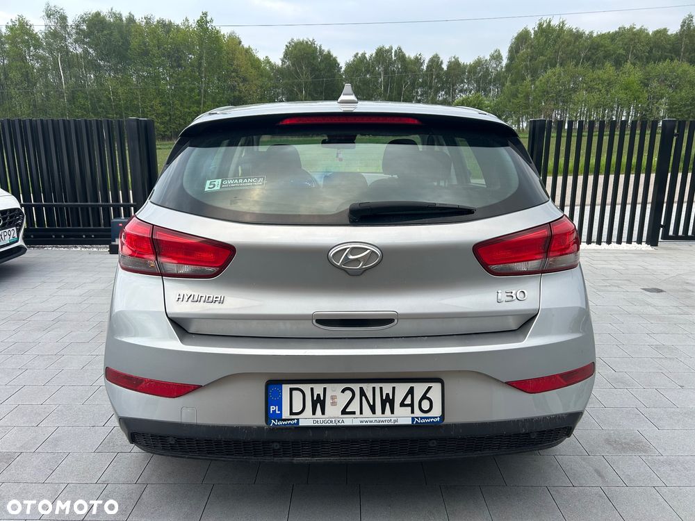 Hyundai i30 1.5 DPI Classic + - 10