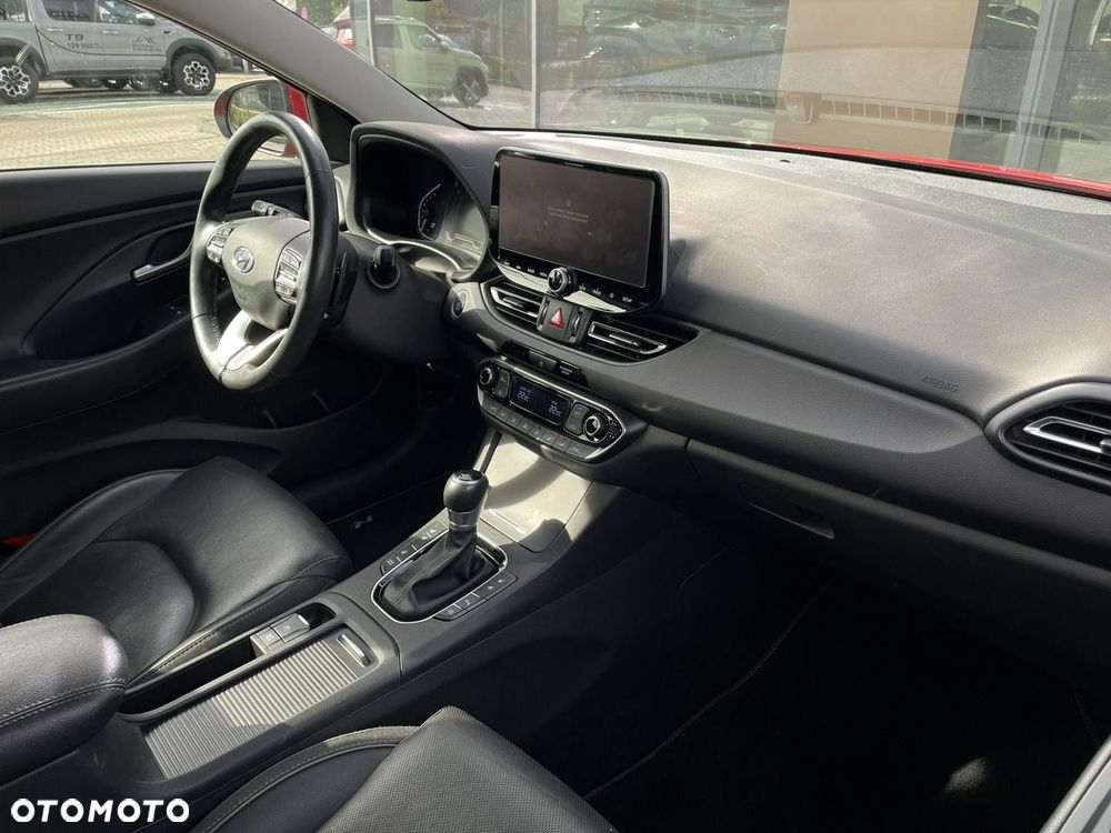 Hyundai i30 1.5 T-GDI 48V Premium DCT - 18