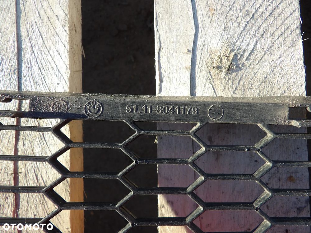 BMW - E92,E93 - MPAKIET - KRATKA ZDERZAKA ŚRODKOWA - 8041179 - 2