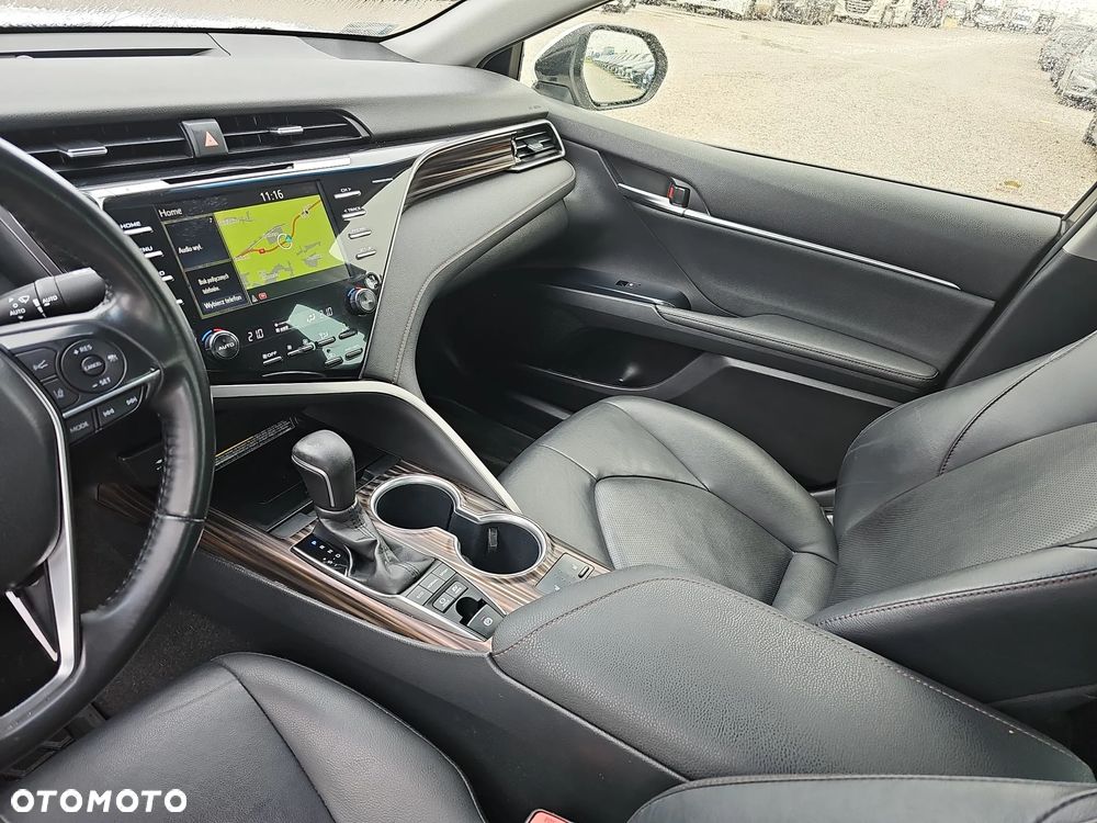 Toyota Camry 2.5 Hybrid Executive CVT - 17