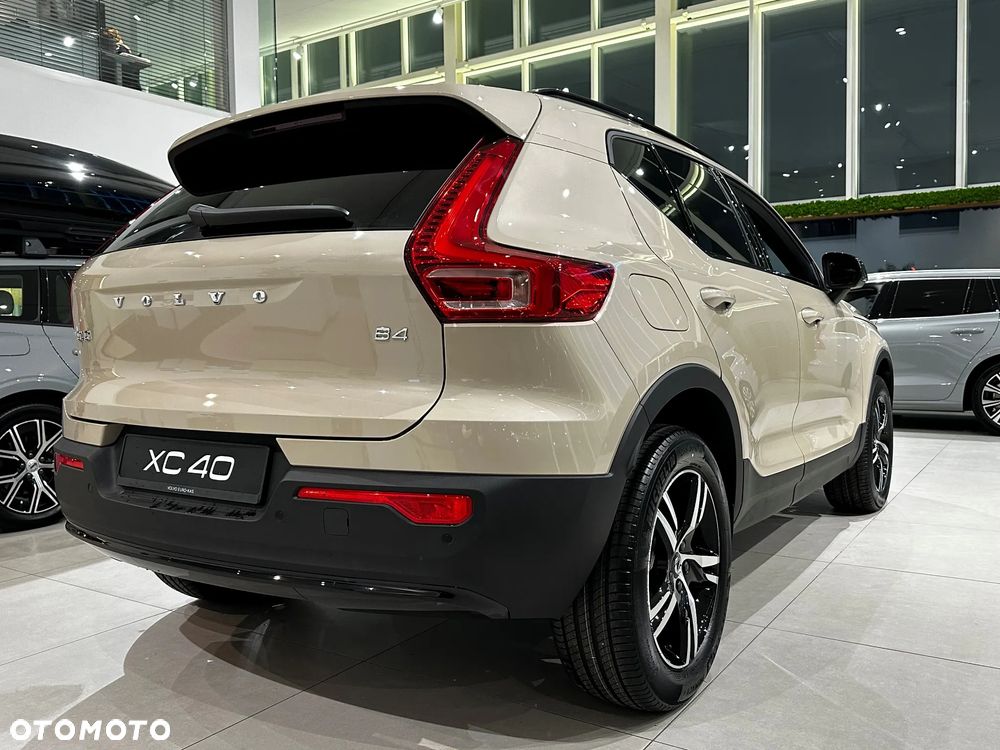 Volvo XC 40 B4 Plus Dark - 7