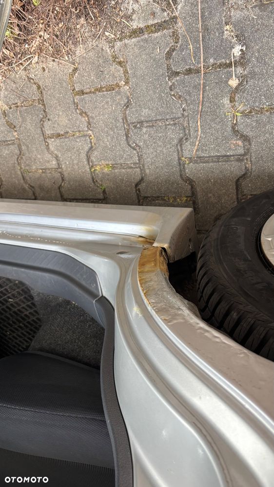 Suzuki Liana 1.6 - 10