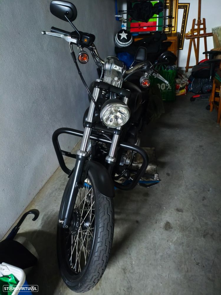 Harley-Davidson Sportster 1200 Custom - 16