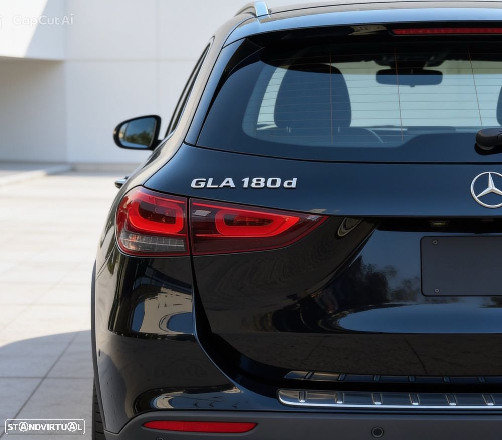 Mercedes-Benz GLA 180 d 8G-DCT — fotografia 3