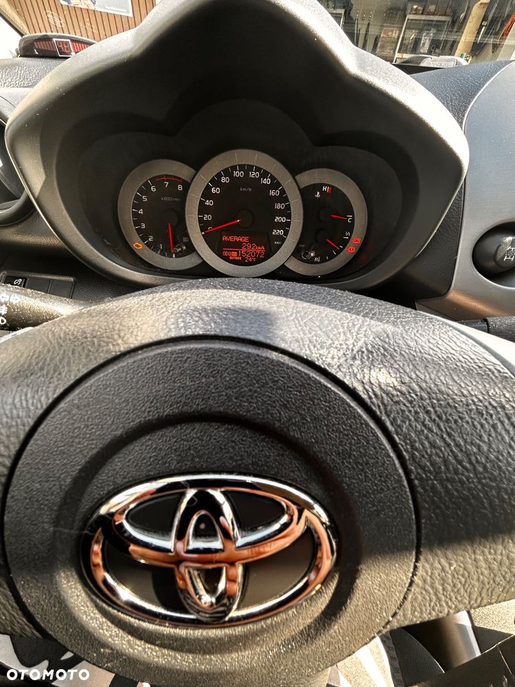Toyota RAV4 - 6