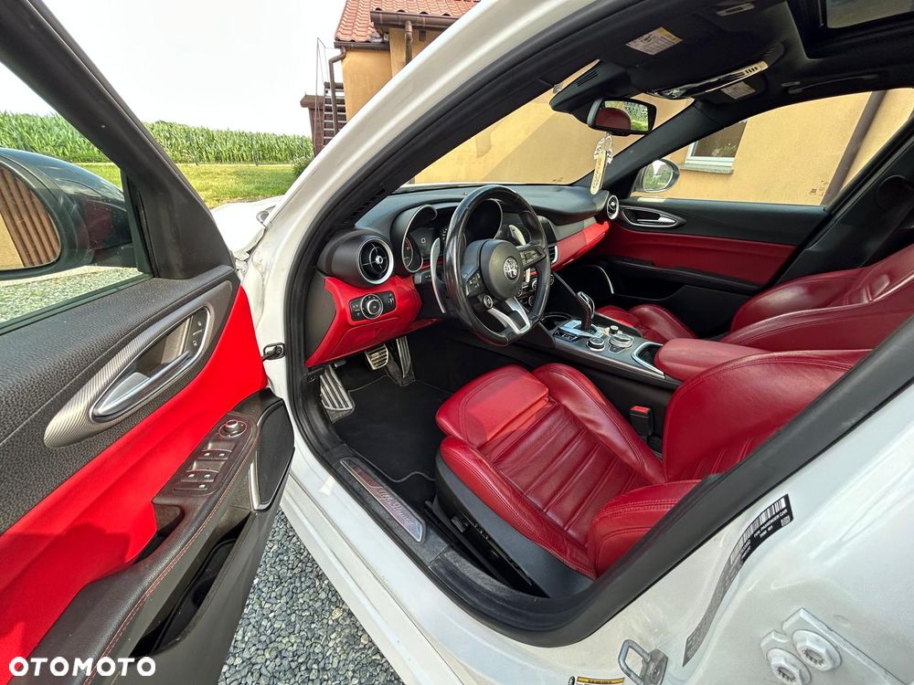 Alfa Romeo Giulia 2.0 Turbo 16V AT8 Veloce Ti - 12