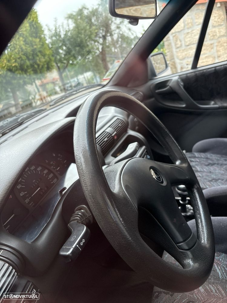 Opel Astra 1.6i GT - 7