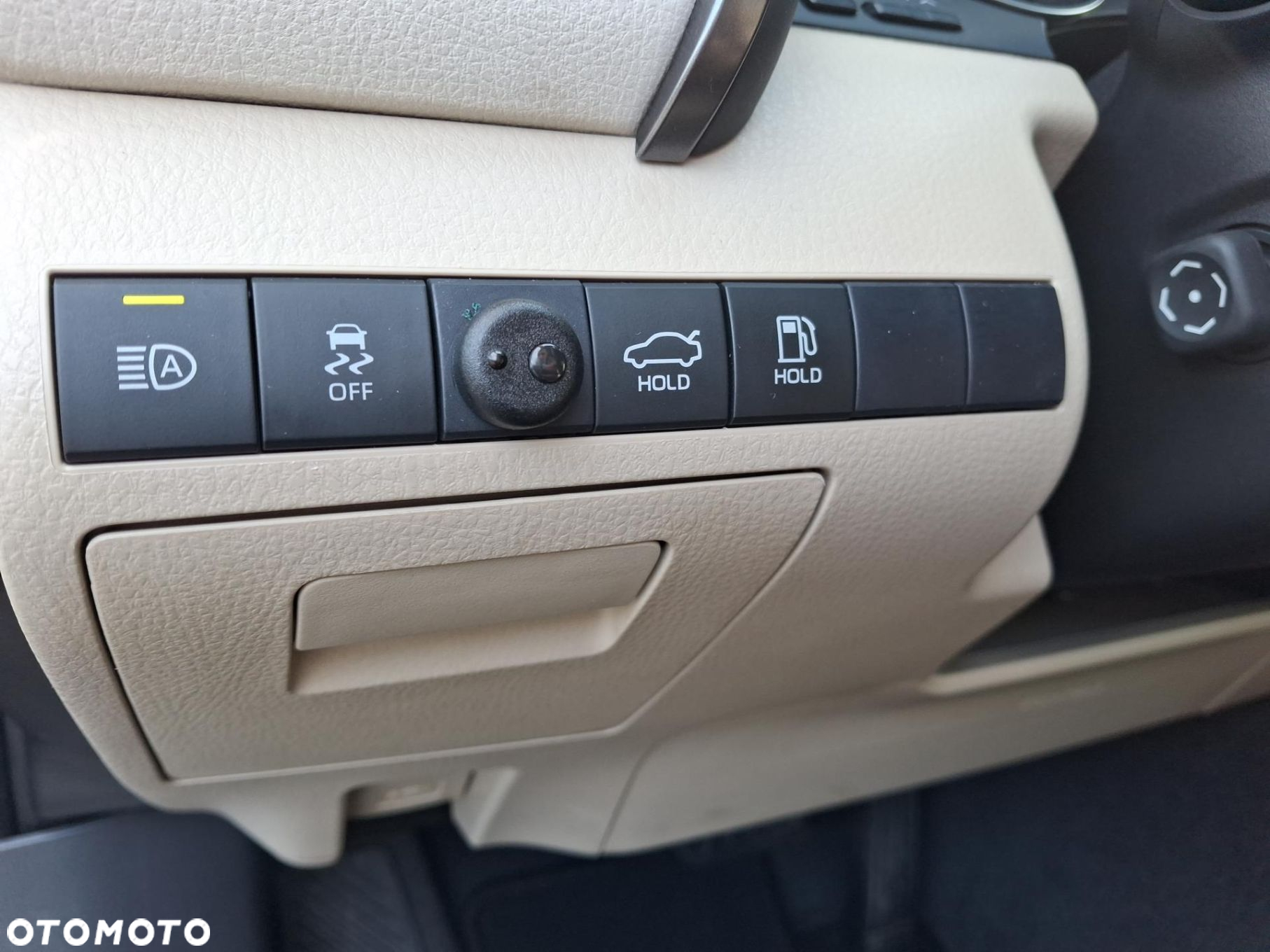 Toyota Camry - 12