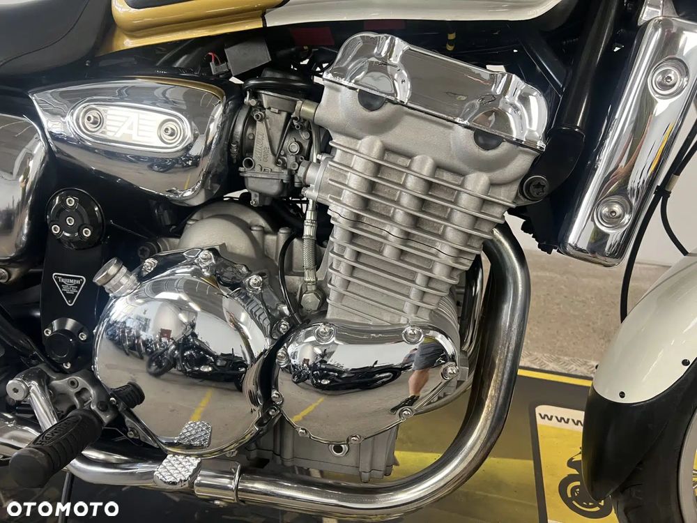 Triumph Adventurer - 12