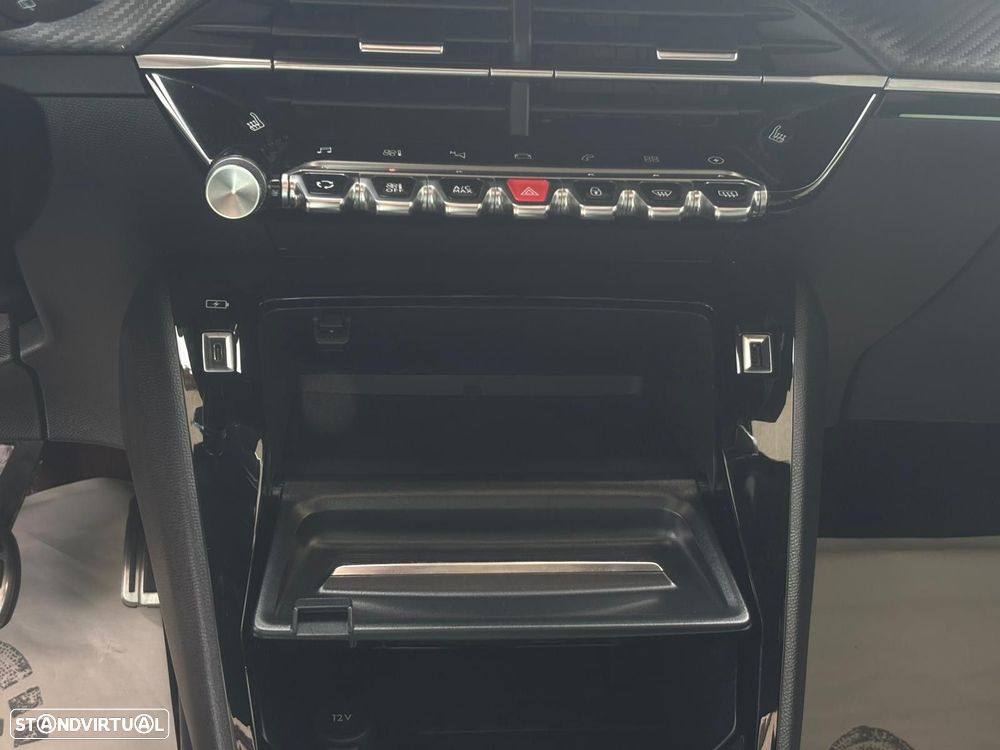 Peugeot e-2008 50 kWh GT - 33