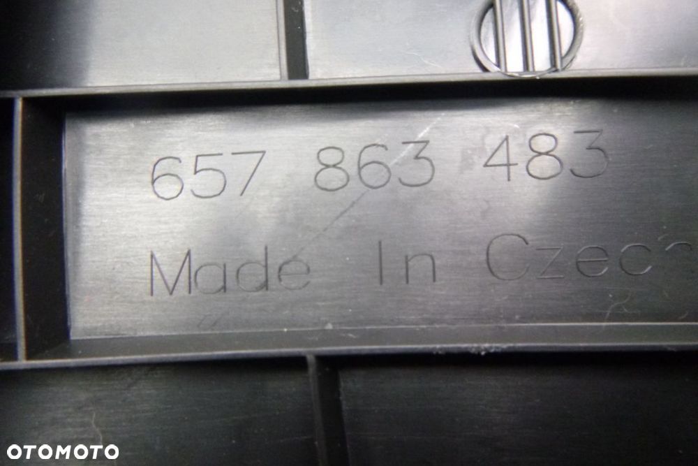 SKODA KAMIQ OSŁONA SŁUPKA TYLNEGO LAMPKA PODSUFITKI RACZKI PODSUFITKI OSŁONA PROGU OSŁONA TYLNEJ KANAPY 657863483 657863484 568867233 658867234 657868837A 657868802 658867243 658867244 658867287 658867288 657867281 657867282 657867765 657867766 657853369 657853370 58867246 658867245 - 9