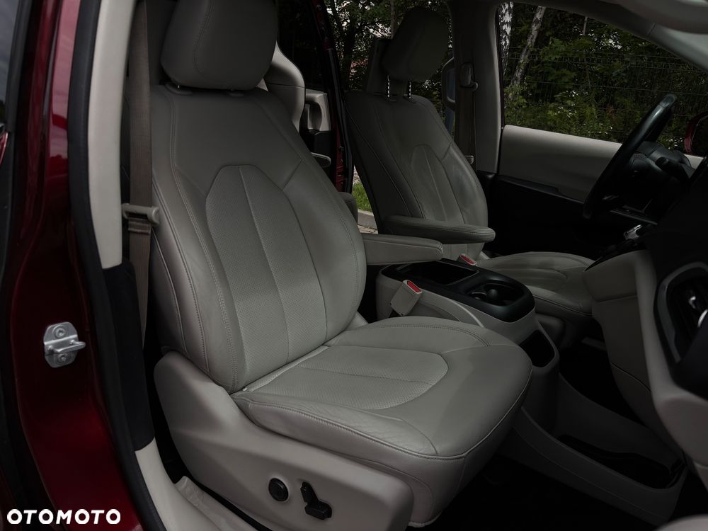Chrysler Pacifica - 28