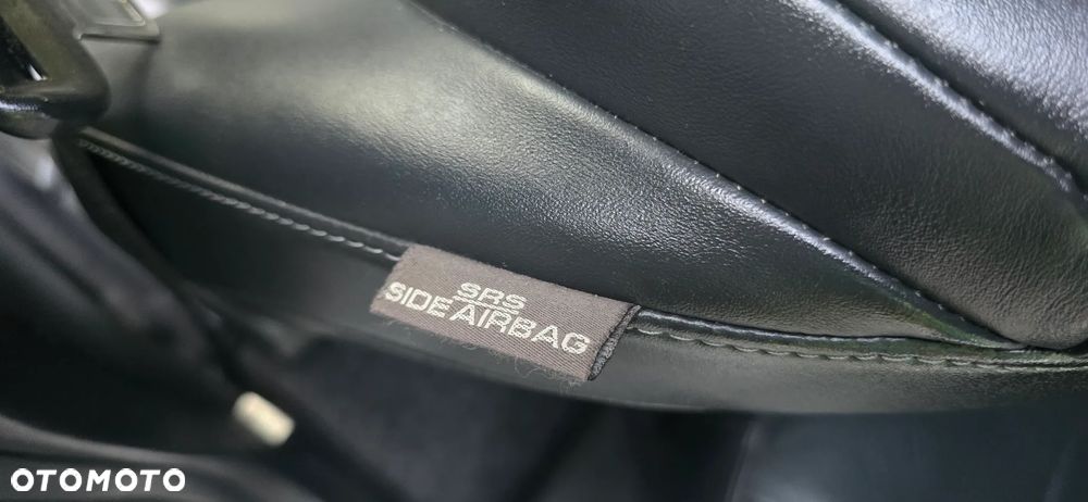 Toyota Auris 2.2 D-4D D-CAT - 19