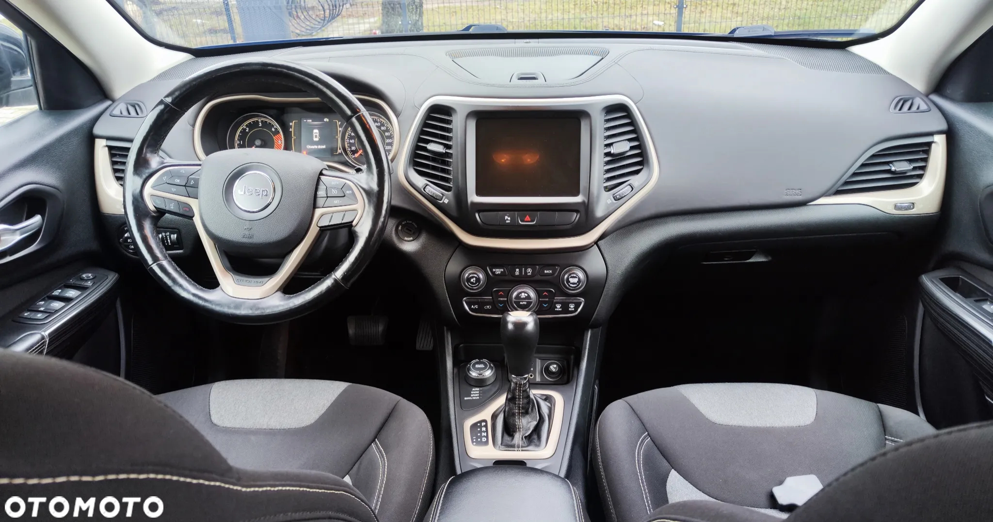 Jeep Cherokee 2.0 MJD Active Drive I Longitude - 13