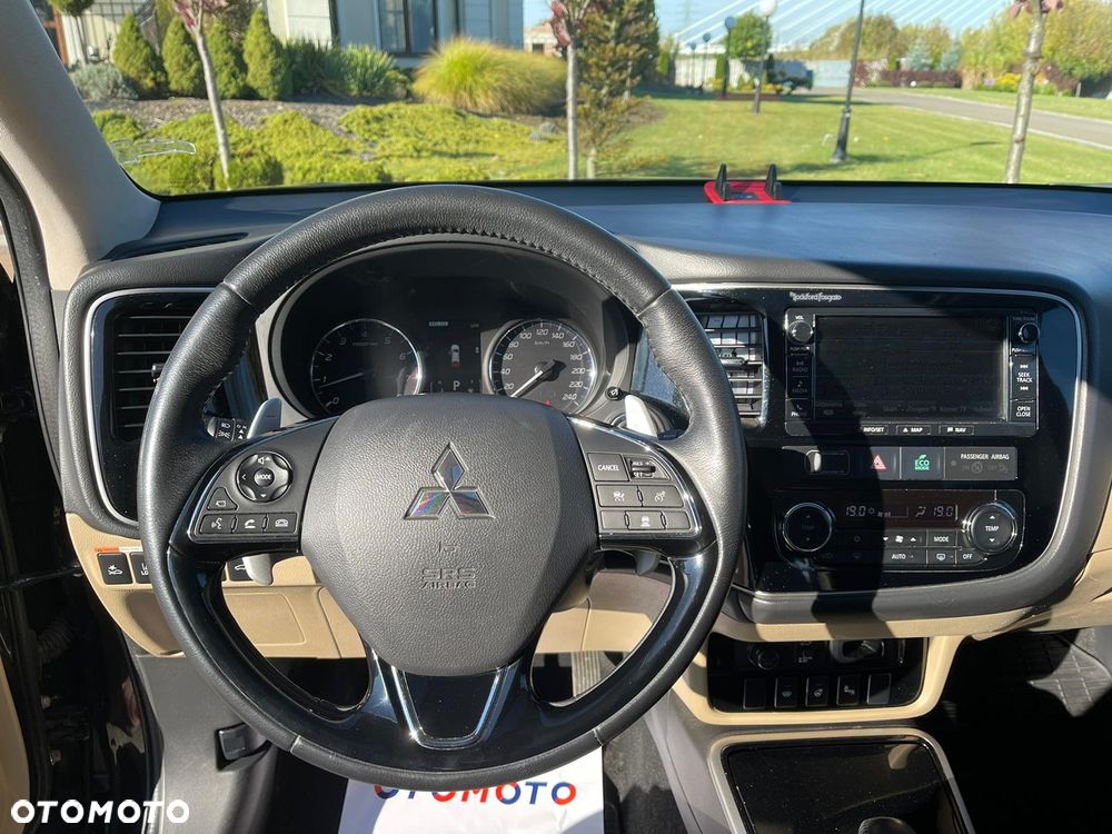 Mitsubishi Outlander - 15