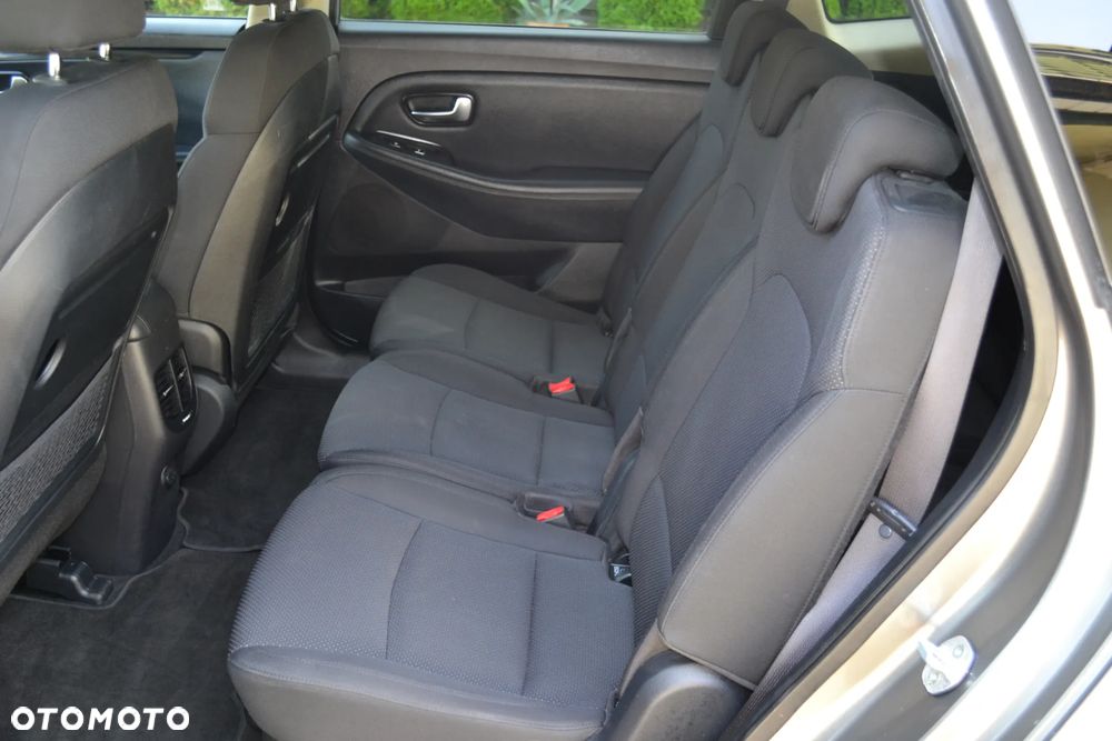Kia Carens 1.7 CRDi Business Line 7os 7DCT - 19