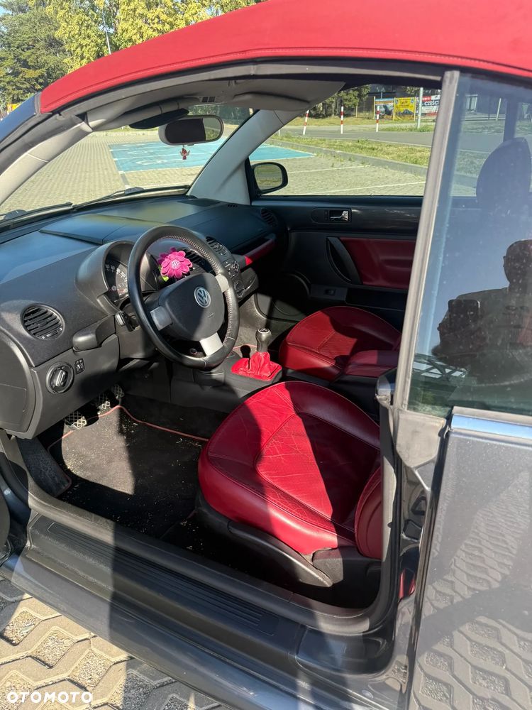 Volkswagen New Beetle - 11
