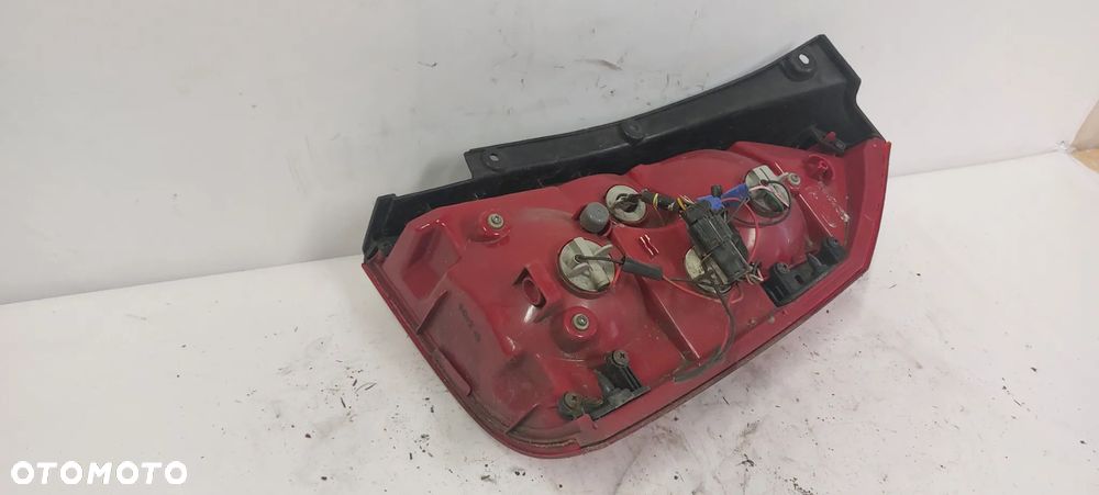 .  TYL TYLNA LAMPA LEWA HYUNDAI TUCSON 1 - 4