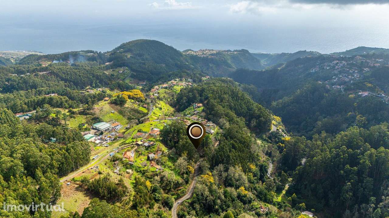 Terreno localizado na Camacha, com área total de 1.430 m2 - Grande imagem: 3/9