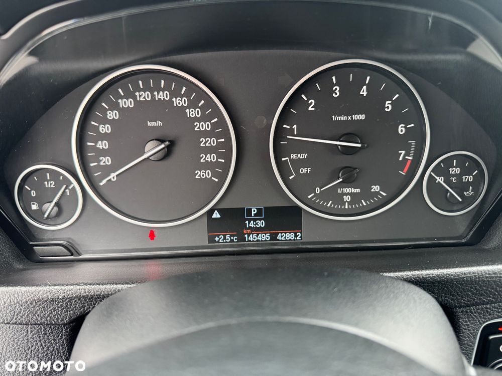 BMW Seria 3 330i xDrive - 5