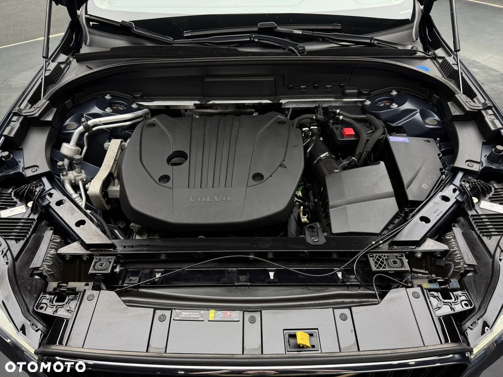 Volvo XC 60 B5 B AWD Momentum Pro - 22