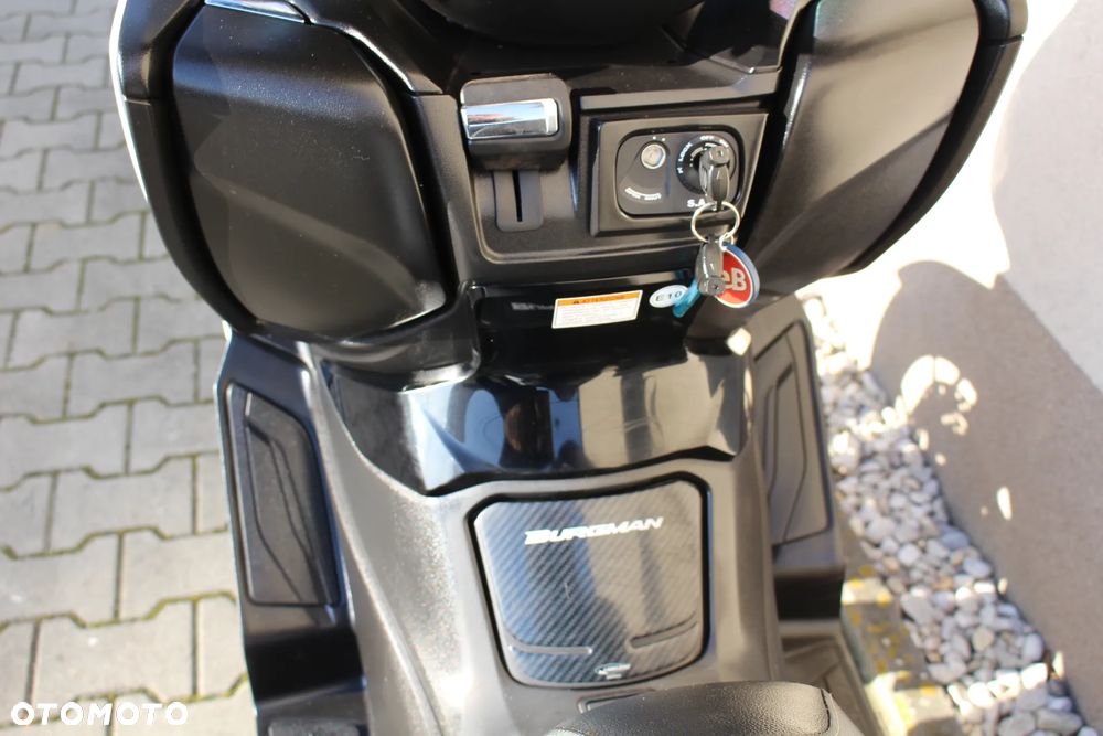 Suzuki Burgman - 27