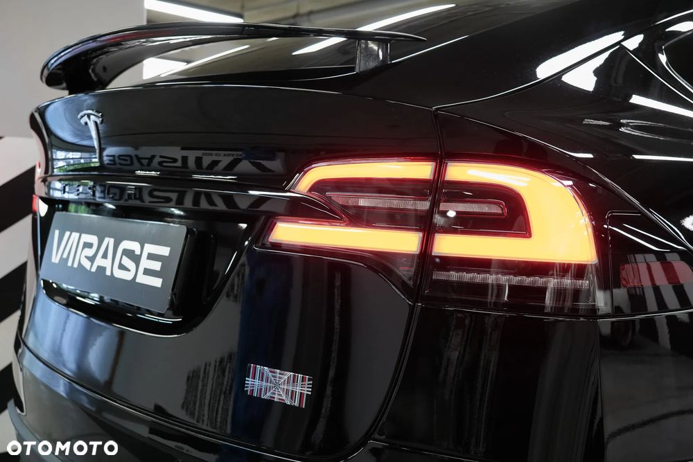 Tesla Model X - 21
