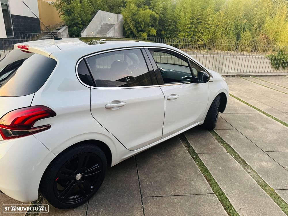 Peugeot 208 1.6 BlueHDi GT Line - 4