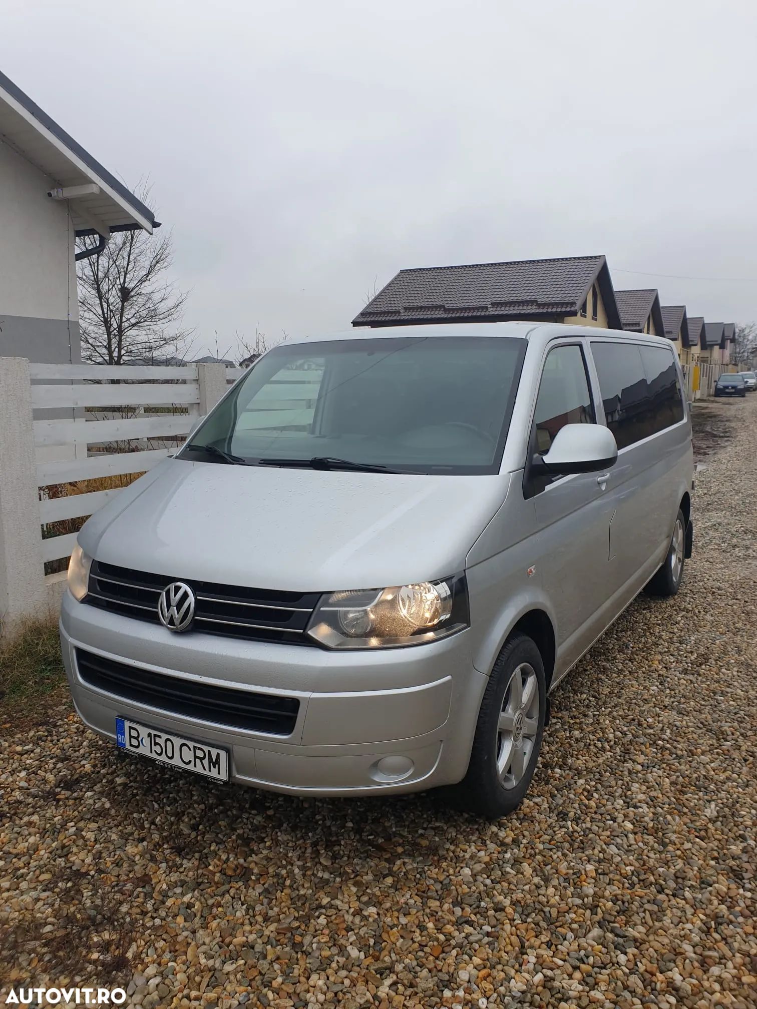 Volkswagen Caravelle - 1