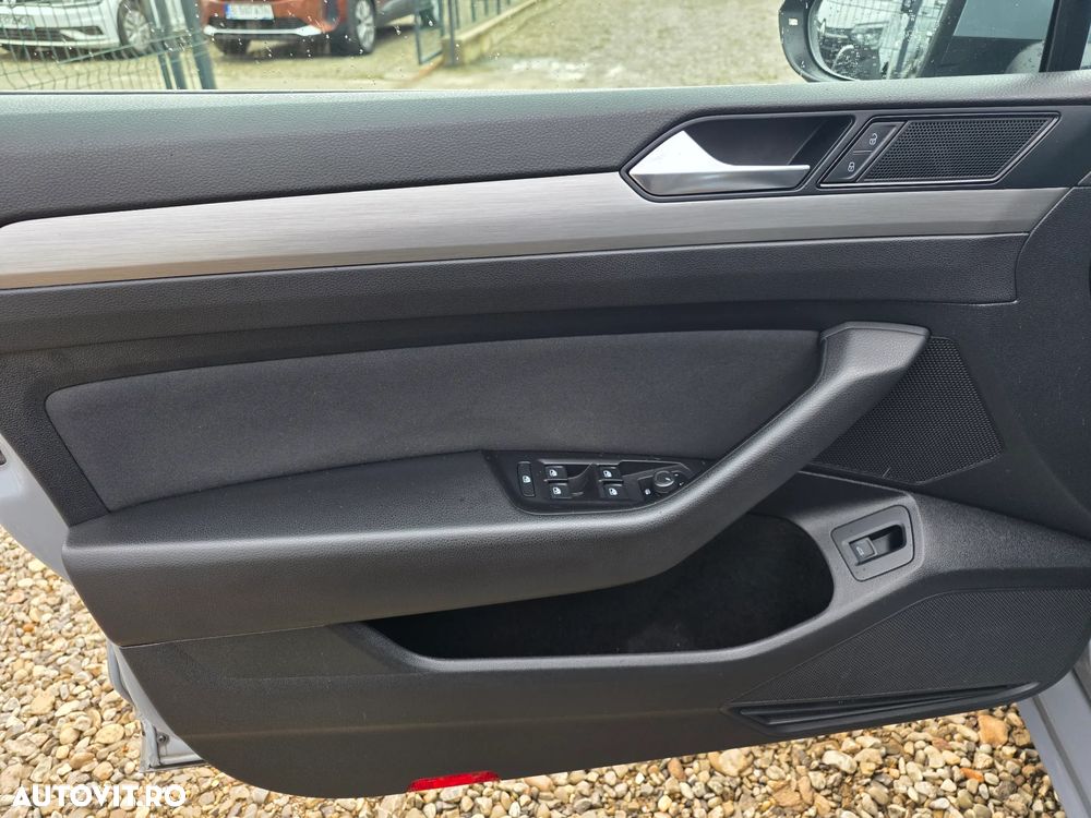 Volkswagen Passat 2.0 TDI DSG Comfortline - 11