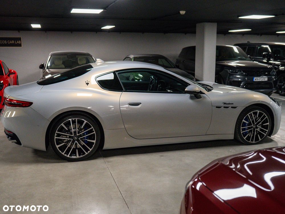Maserati GranTurismo - 12