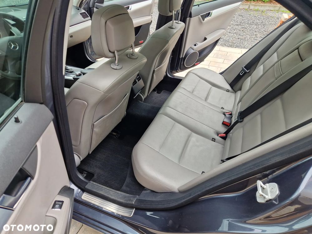 Mercedes-Benz Klasa C 320 CDI 7G-TRONIC Avantgarde DPF - 11