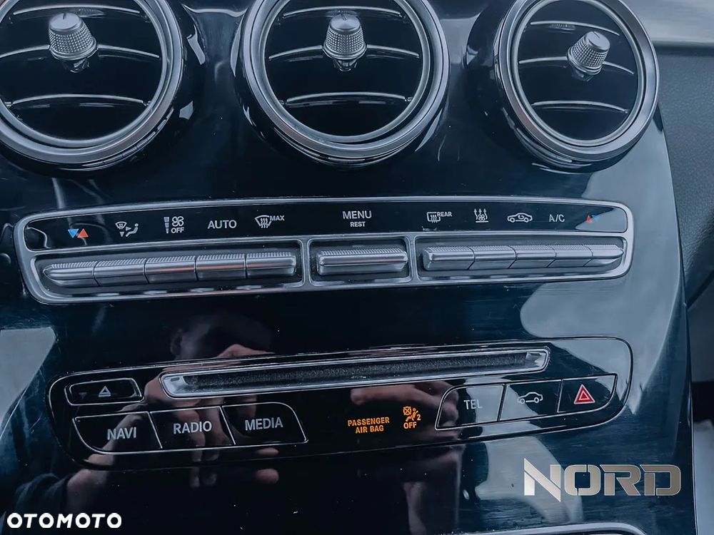 Mercedes-Benz GLC 350 e 4Matic 7G-TRONIC AMG Line - 27