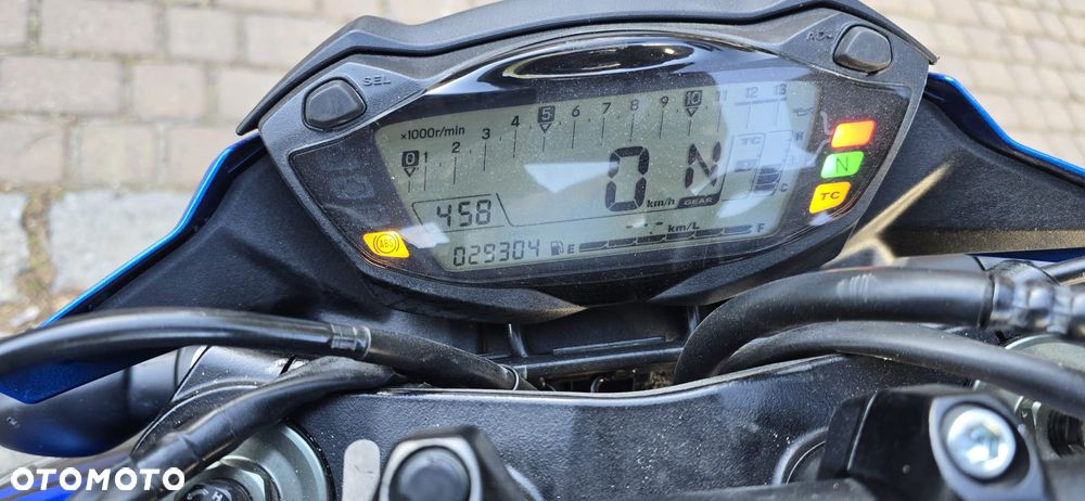 Suzuki GSX - 12