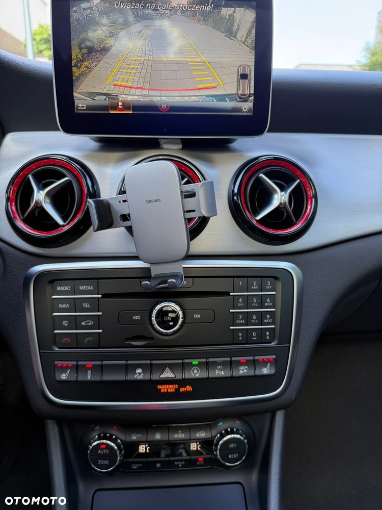 Mercedes-Benz GLA - 19