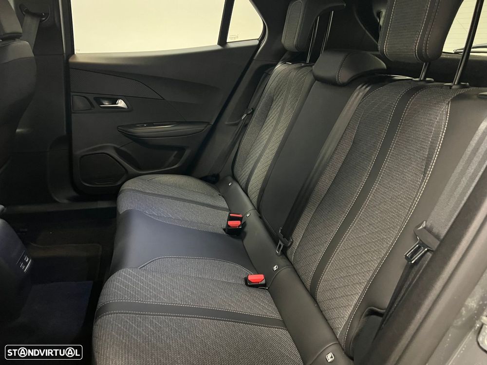 Peugeot e-2008 50 kWh Allure - 8